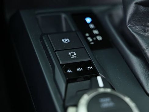 Used 2025 Toyota Tacoma SR5 AWD/4WD image 40