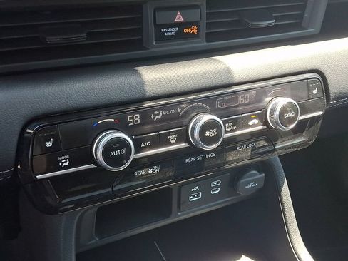 Used 2023 Honda Pilot Touring image 17