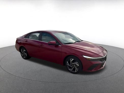 Used 2025 Hyundai Elantra Limited FWD image 2