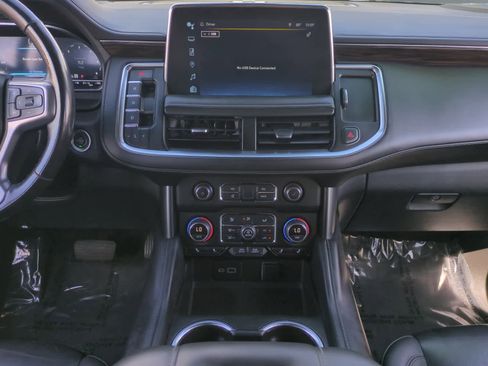 Used 2022 Chevrolet Suburban LT w/ Luxury Package image 11