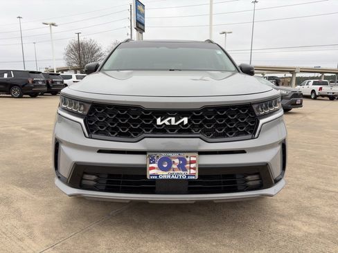 Used 2023 Kia Sorento EX w/ Panoramic Sunroof Package image 3