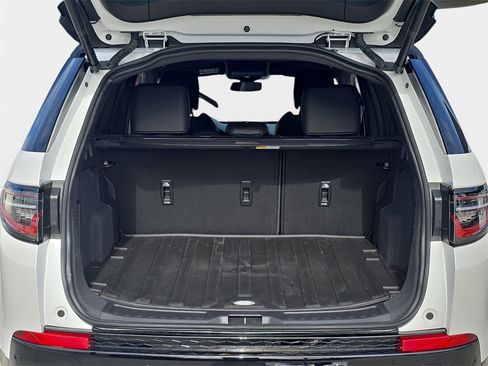 New 2026 Land Rover Discovery Sport Landmark image 12