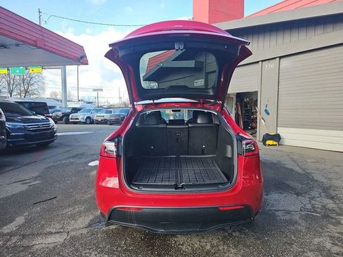 Used 2021 Tesla Model Y Long Range image 11