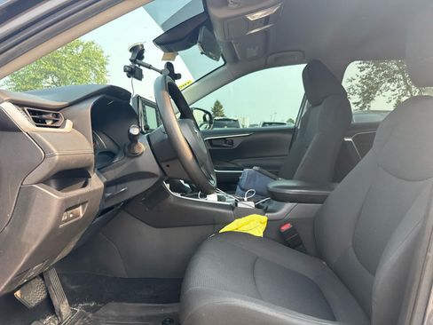Used 2022 Toyota RAV4 LE AWD/4WD image 6
