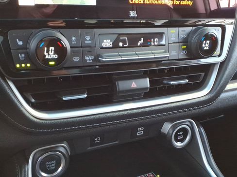 Certified 2025 Toyota Grand Highlander AWD image 18