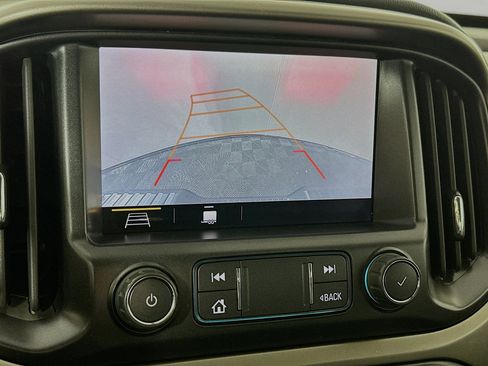 Used 2022 Chevrolet Colorado Z71 AWD/4WD image 14