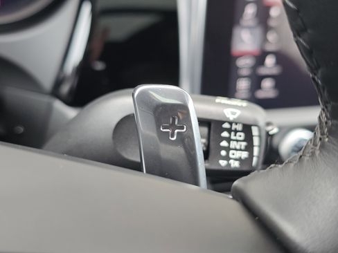 Certified 2025 Porsche Macan image 25