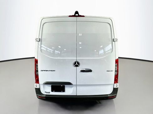 Used 2022 Mercedes-Benz Sprinter 1500 image 6