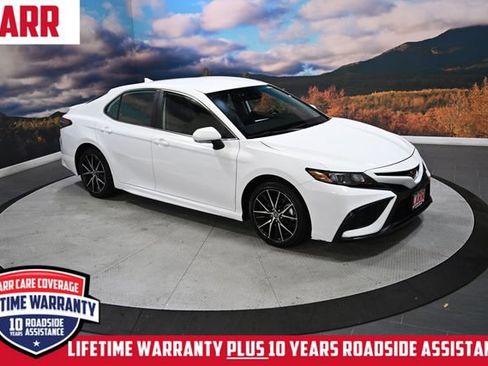 Used 2024 Toyota Camry SE image 2