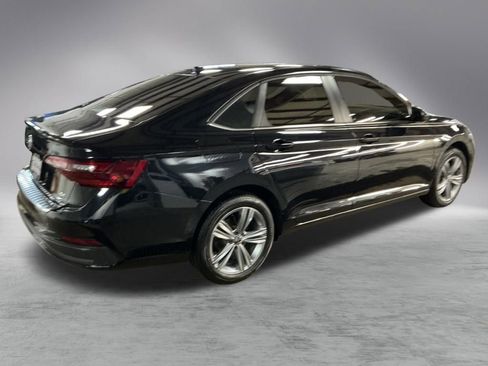 Used 2023 Volkswagen Jetta SE image 5