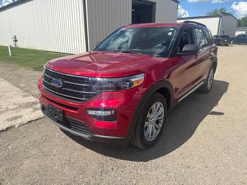 Used 2021 Ford Explorer XLT w/ Equipment Group 202A AWD/4WD image 8