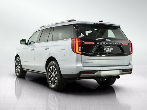 Used 2025 Ford Expedition Platinum AWD/4WD image 3