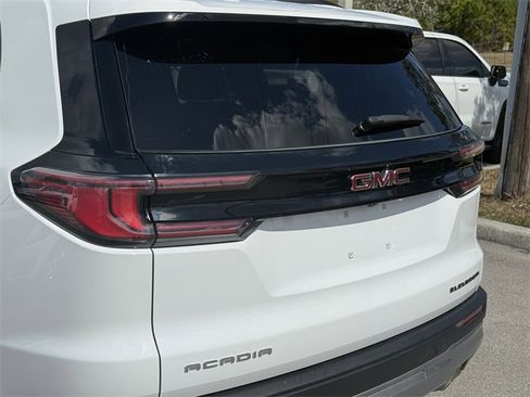 Used 2025 GMC Acadia Elevation image 11