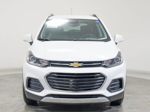 Used 2022 Chevrolet Trax LT w/ LT Convenience Package image 3