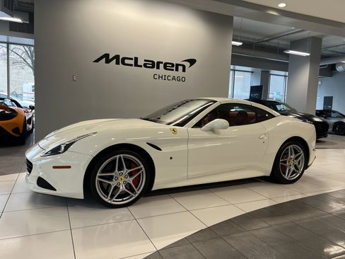 Used 2017 Ferrari California T image 4