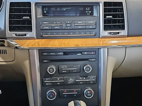 Used 2011 Lincoln MKZ image 28