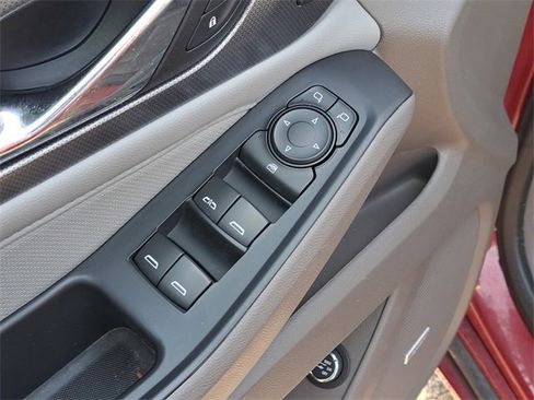 Used 2018 Chevrolet Traverse Premier image 23