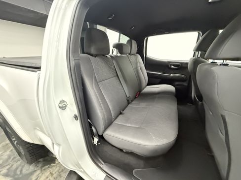 Used 2017 Toyota Tacoma TRD Off-Road image 23