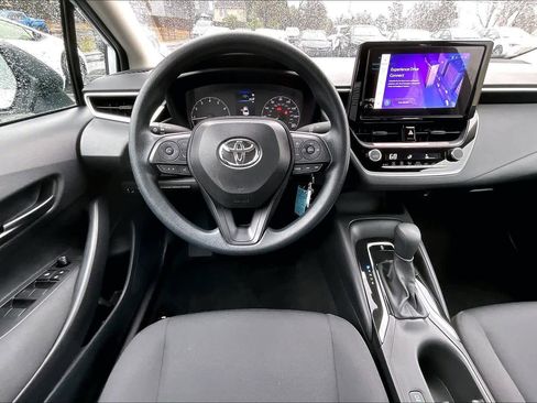 Used 2025 Toyota Corolla LE image 6
