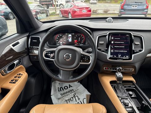 Used 2017 Volvo XC90 T6 Momentum w/ Vision Package image 19