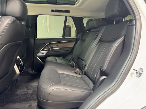 Used 2024 Land Rover Range Rover SE AWD/4WD image 29