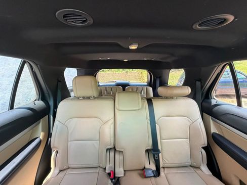 Used 2016 Ford Explorer XLT w/ Equipment Group 202A FWD image 18
