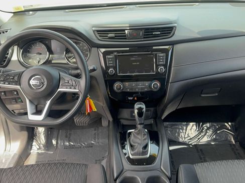 Used 2020 Nissan Rogue S FWD image 12