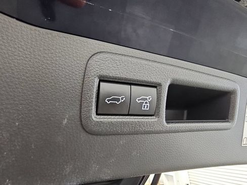 Used 2021 Toyota Venza Limited AWD/4WD image 37