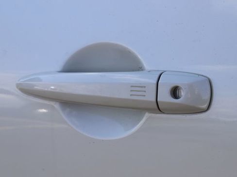 Used 2022 Nissan Pathfinder SV image 9