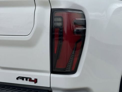 Used 2024 GMC Sierra 2500 AT4 w/ AT4 Preferred Package AWD/4WD image 11