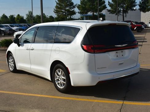 Used 2024 Chrysler Pacifica Touring-L FWD image 8