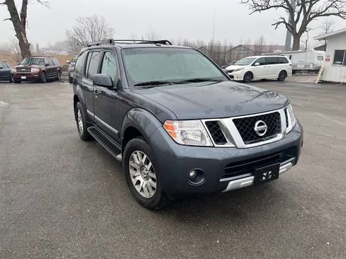 Used 2011 Nissan Pathfinder LE w/ Navigation Pkg image 3