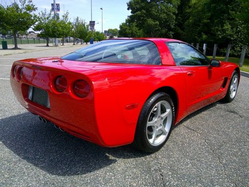 Used 2004 Chevrolet Corvette Coupe RWD image 11