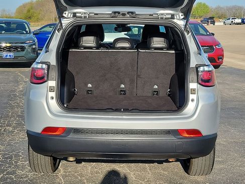 Used 2025 Jeep Compass Latitude w/ Altitude Special Edition image 8