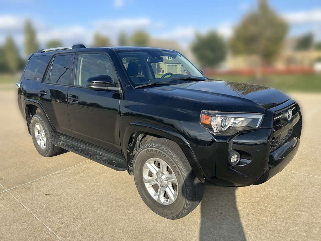 Used 2024 Toyota 4Runner SR5 AWD/4WD image 3