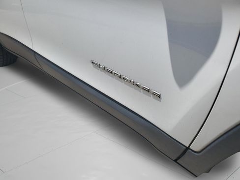 Used 2017 Jeep Cherokee Latitude FWD image 29