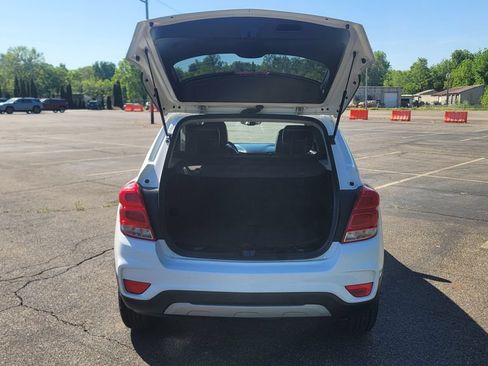 Used 2019 Chevrolet Trax LT w/ LT Convenience Package AWD/4WD image 11