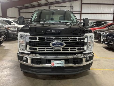 Used 2025 Ford F250 XLT image 2