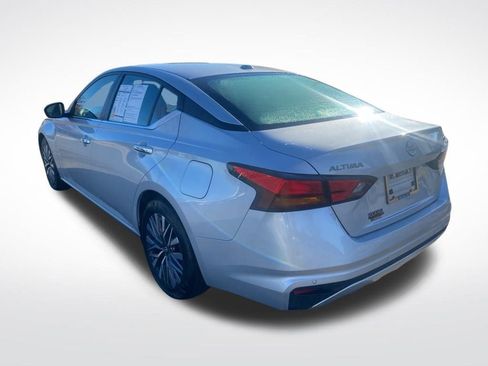 Used 2024 Nissan Altima 2.5 SV image 5