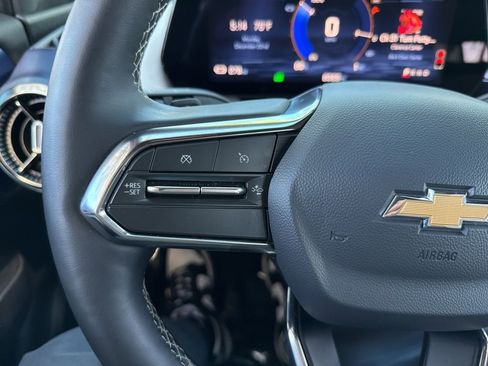 Used 2025 Chevrolet Equinox EV LT image 32