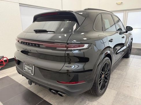 Certified 2025 Porsche Cayenne S AWD/4WD image 7