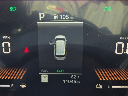 Used 2025 Kia Carnival EX image 22