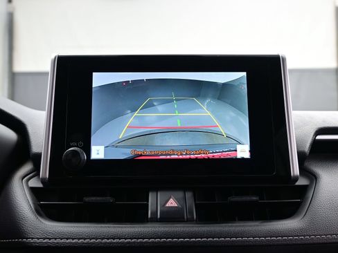 Used 2025 Toyota RAV4 XLE AWD/4WD image 18