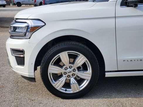 Used 2022 Ford Expedition Platinum image 8