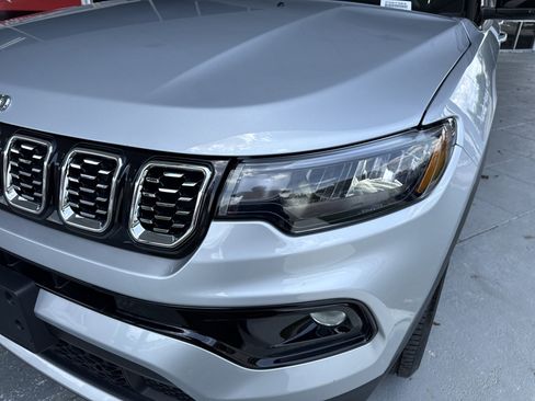 Used 2025 Jeep Compass Limited AWD/4WD image 5