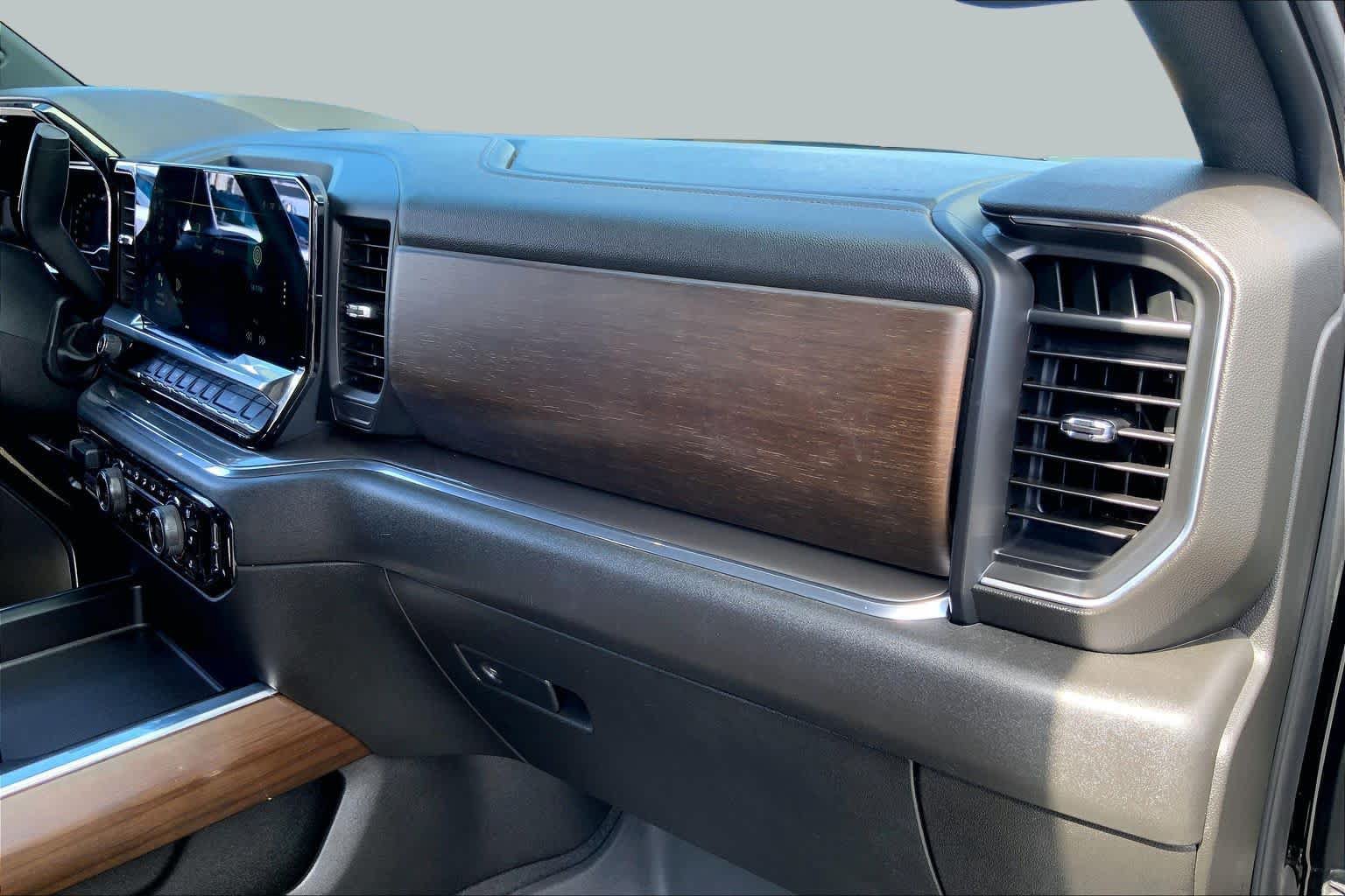Used 2024 Chevrolet Silverado 2500 High Country w/ Technology Package AWD/4WD image 19