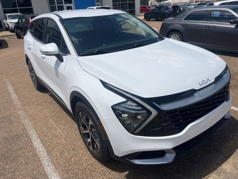 Used 2024 Kia Sportage EX image 3