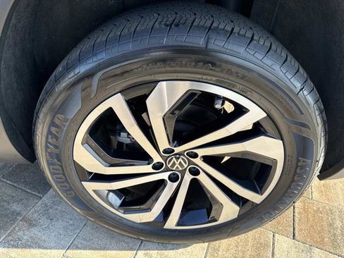 Used 2021 Volkswagen Atlas SEL Premium image 35