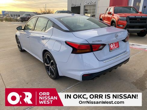 Used 2023 Nissan Altima 2.5 SR image 3