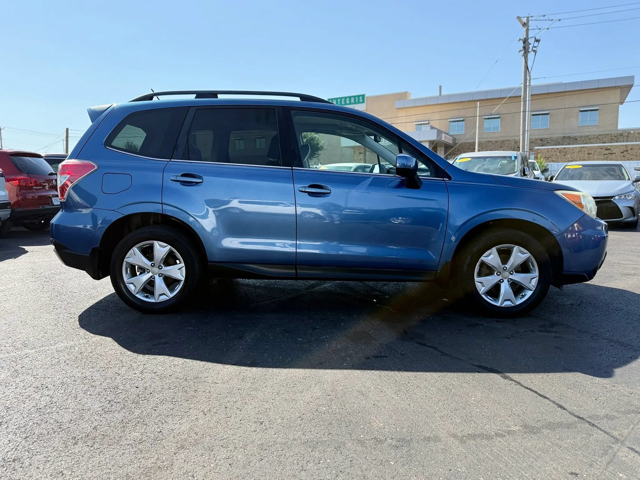 Used 2015 Subaru Forester 2.5i Limited AWD/4WD image 2